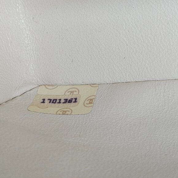 Vintage Chanel Medium 25 Classic Double Flap Lambskin Leather White and Gold - Picture 16 of 16